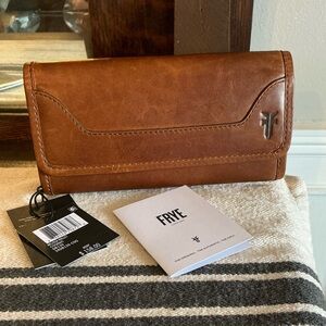 NWT Frye Leather Melissa Trifold Continental Snap Wallet Cognac Brown $158